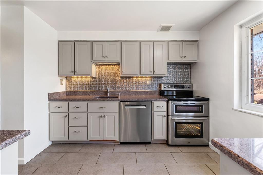 12 Thornridge Road Pittsburgh, PA 15202 - Photo 13 of 46 Gallery Image 13