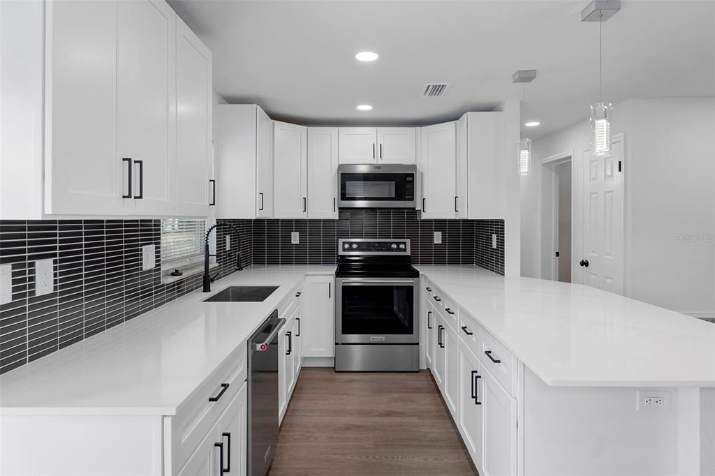 9272 Chase Street Spring Hill, FL 34606 - Photo 12 of 40 Gallery Image 12