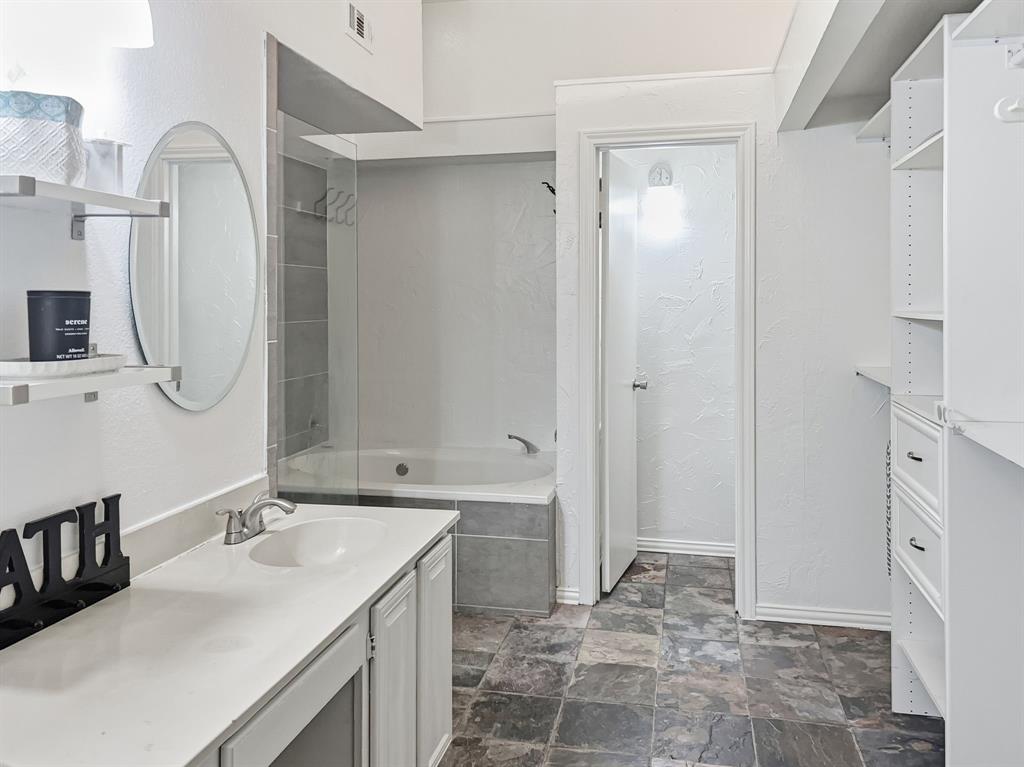 539 Ranch Trail, Unit 172 Irving, TX 75063 - Photo 27 of 40 a bathroom with double vanity and a mirror