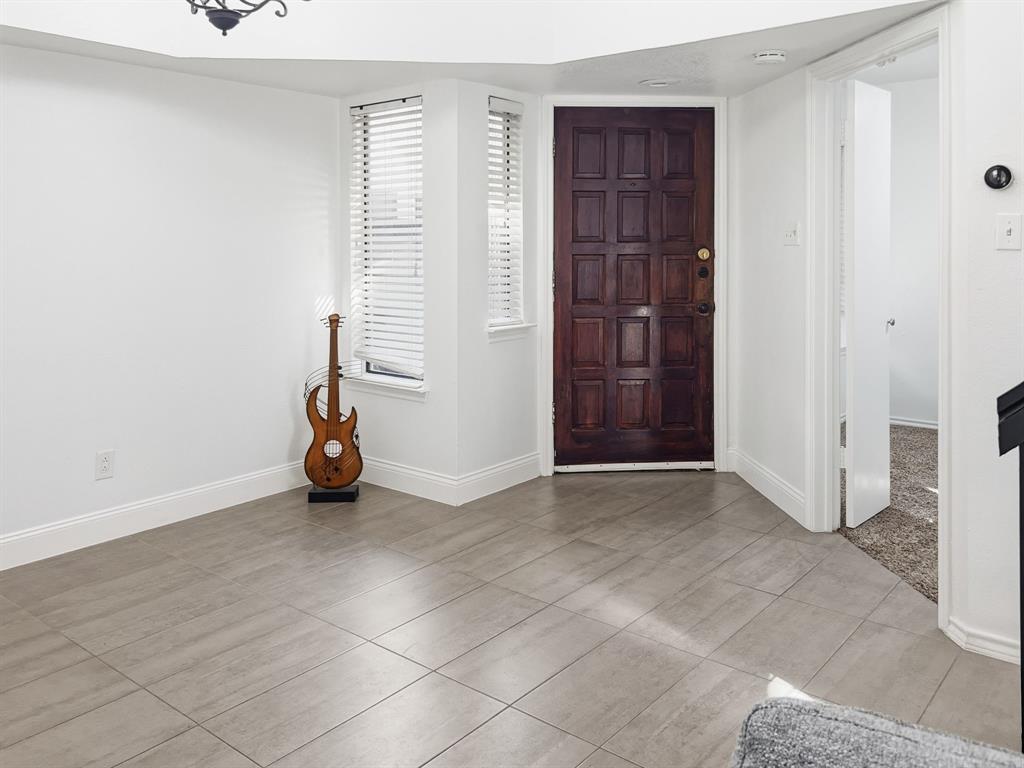 539 Ranch Trail, Unit 172 Irving, TX 75063 - Photo 3 of 40 an empty room with windows