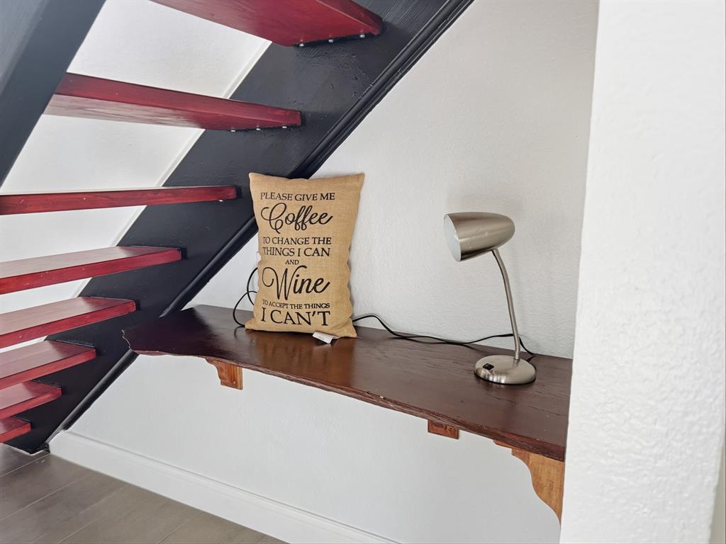 539 Ranch Trail, Unit 172 Irving, TX 75063 - Photo 31 of 40 a view of an entryway with table