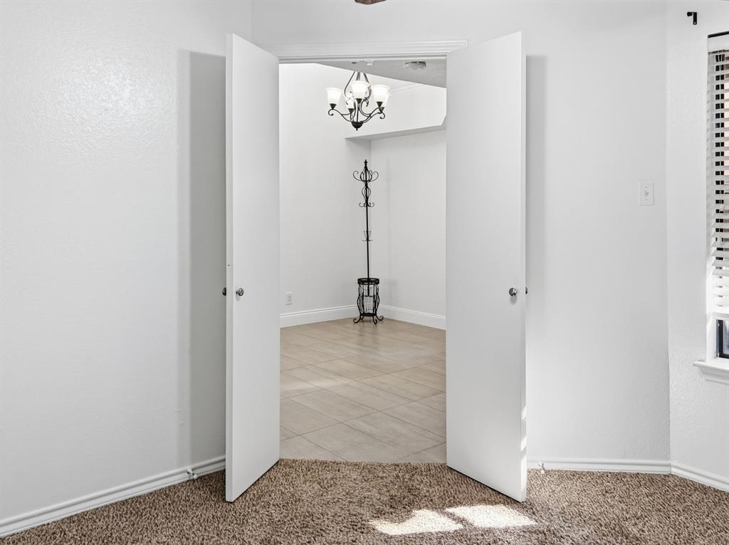 539 Ranch Trail, Unit 172 Irving, TX 75063 - Photo 35 of 40 a view of a hallway with elevator