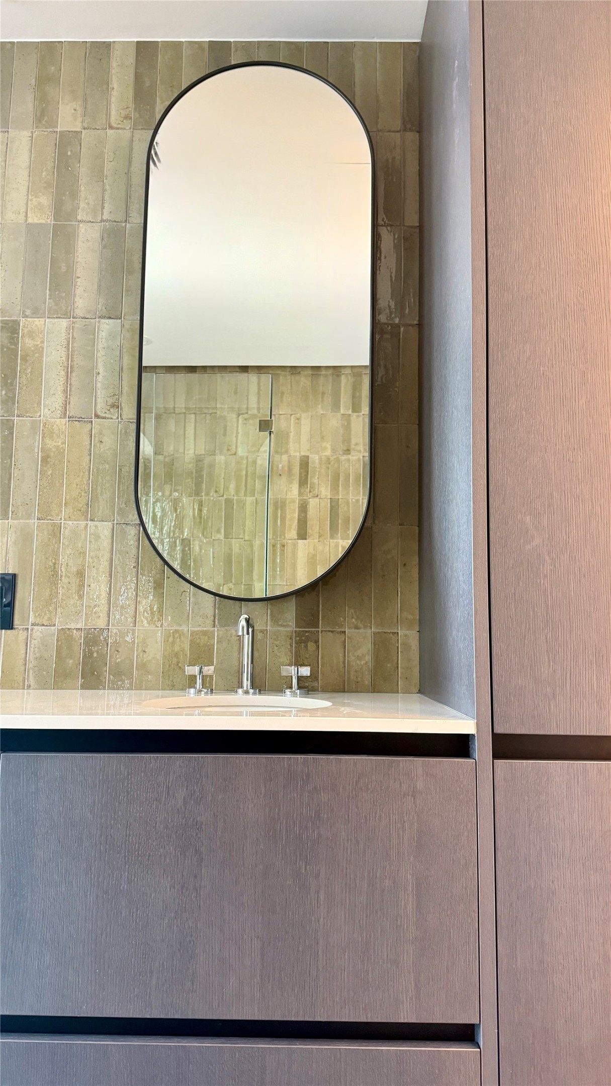 610 Davis Street, Unit 4007 Austin, TX 78701 - Photo 11 of 29 Bathroom featuring vanity