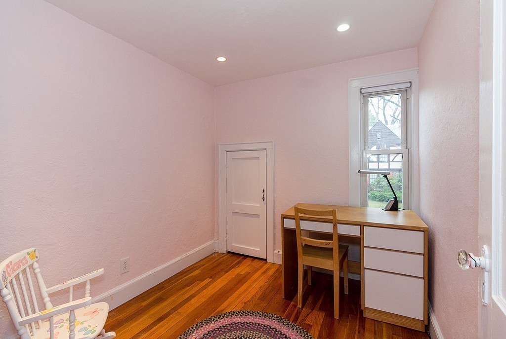 378 Russett Road Brookline, MA 02467 - Photo 23 of 29 Gallery Image 23