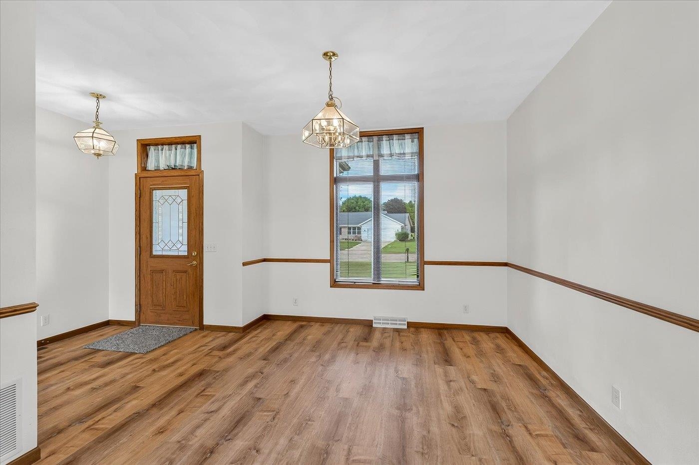 720 Waveland Road Janesville, WI 53548 - Photo 15 of 64