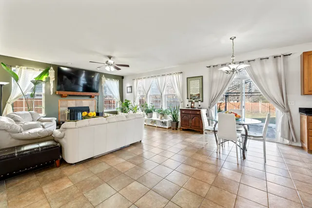 $500,000 | 2022 Torino Drive, Elgin, IL 60123