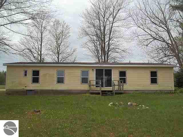 108 Autumn Road Cadillac, MI 49601 - Photo 2 of 15 1736200-1.JPG