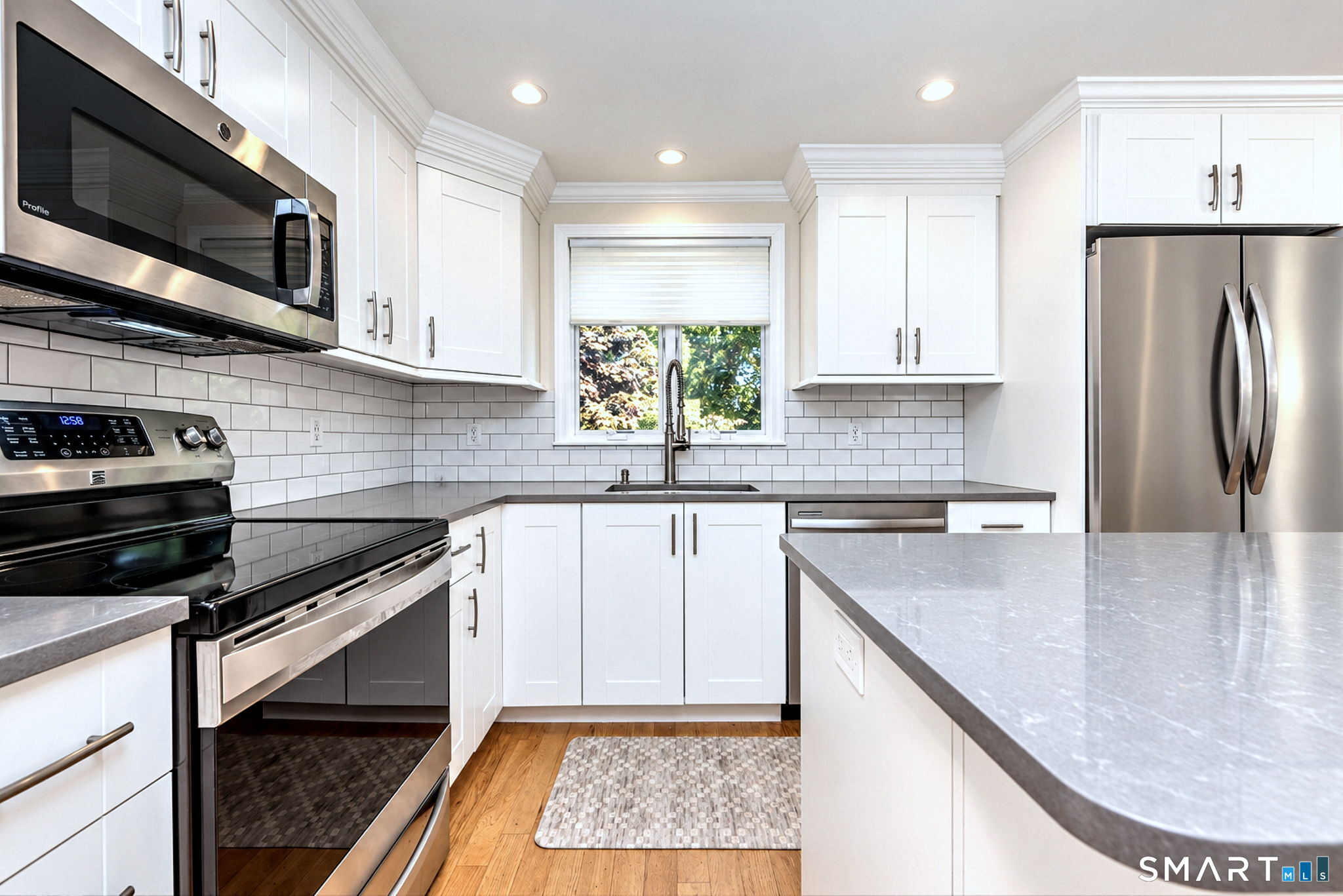 71 Country Road Fairfield, CT 06824 - Photo 13 of 36 Stainless steel appliances, disposal