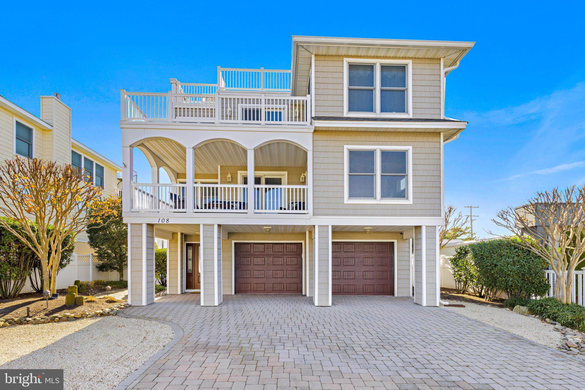 Very Attractive Contemporary
