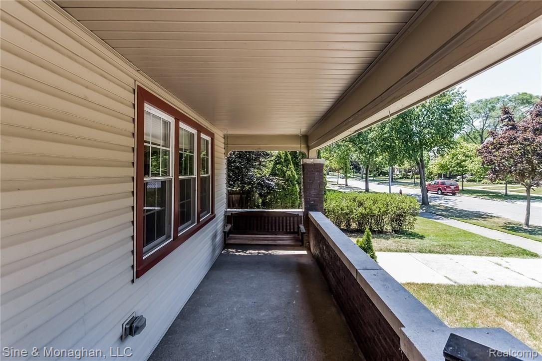 916 Rivard Boulevard Grosse Pointe, MI 48230 - Photo 4 of 73 004-Covered_Porch-2930095-medium.jpg