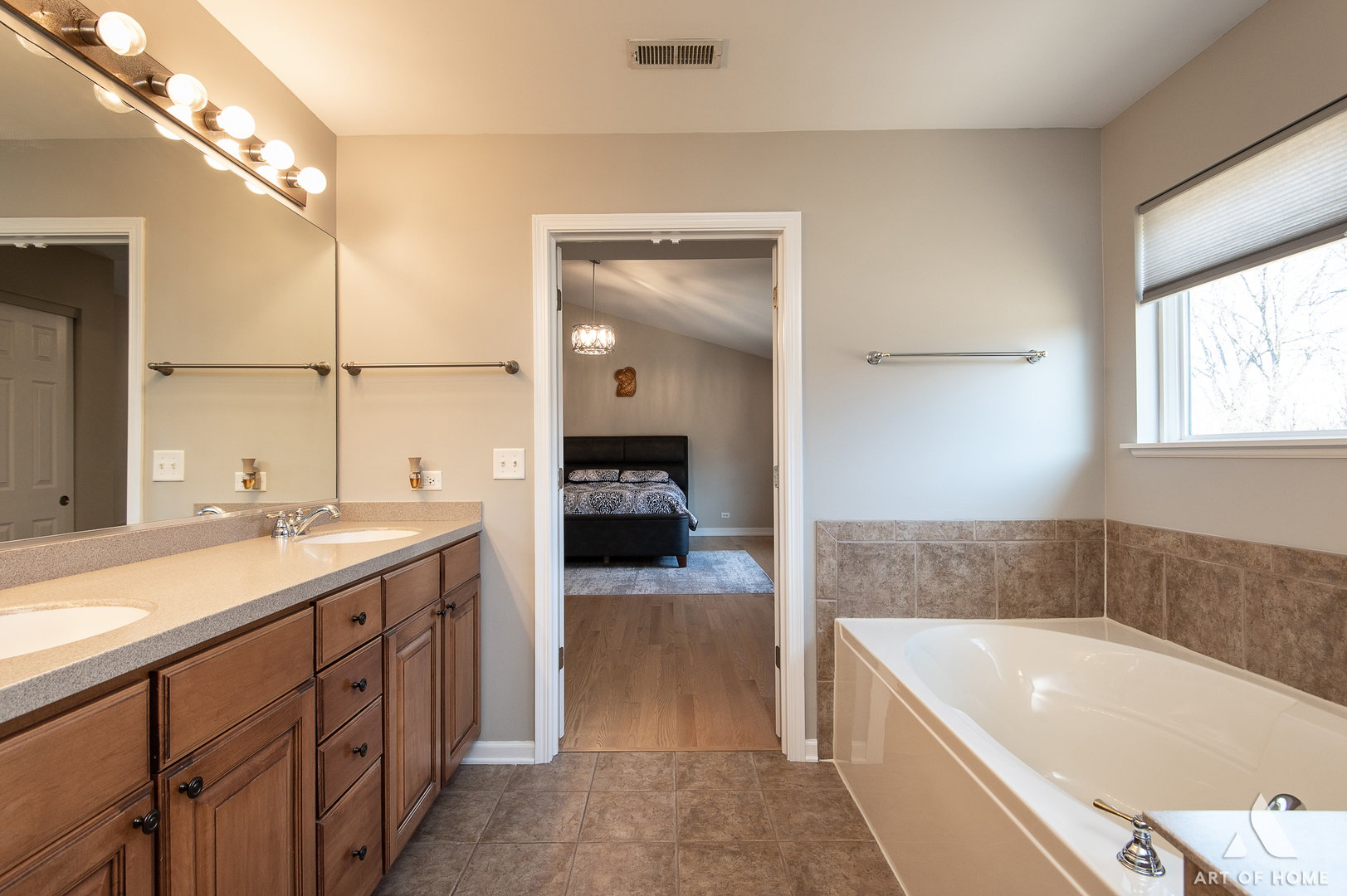 1007 Biltmore Drive Elgin, IL 60120 - Photo 24 of 43 a bathroom with a tub sink and mirror