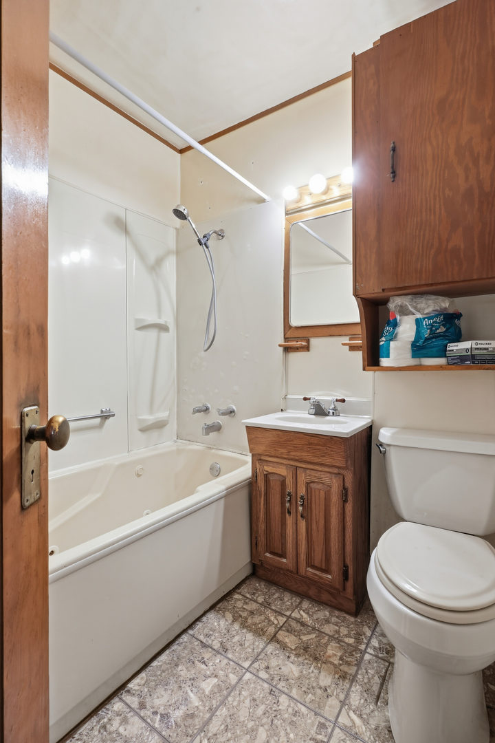 2748 12th Avenue Moline, IL 61265 - Photo 21 of 35 a bathroom with a sink a toilet and a bathtub