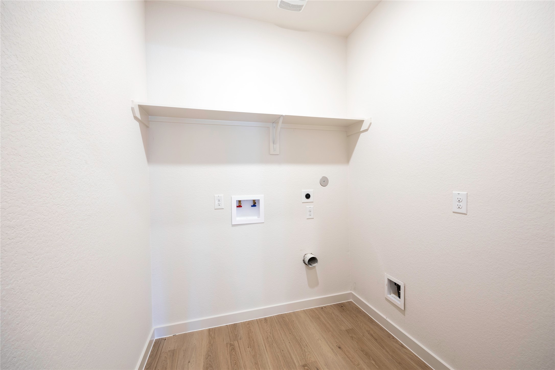 2511 Appian Way New Caney, TX 77357 - Photo 14 of 34 Laundry Room