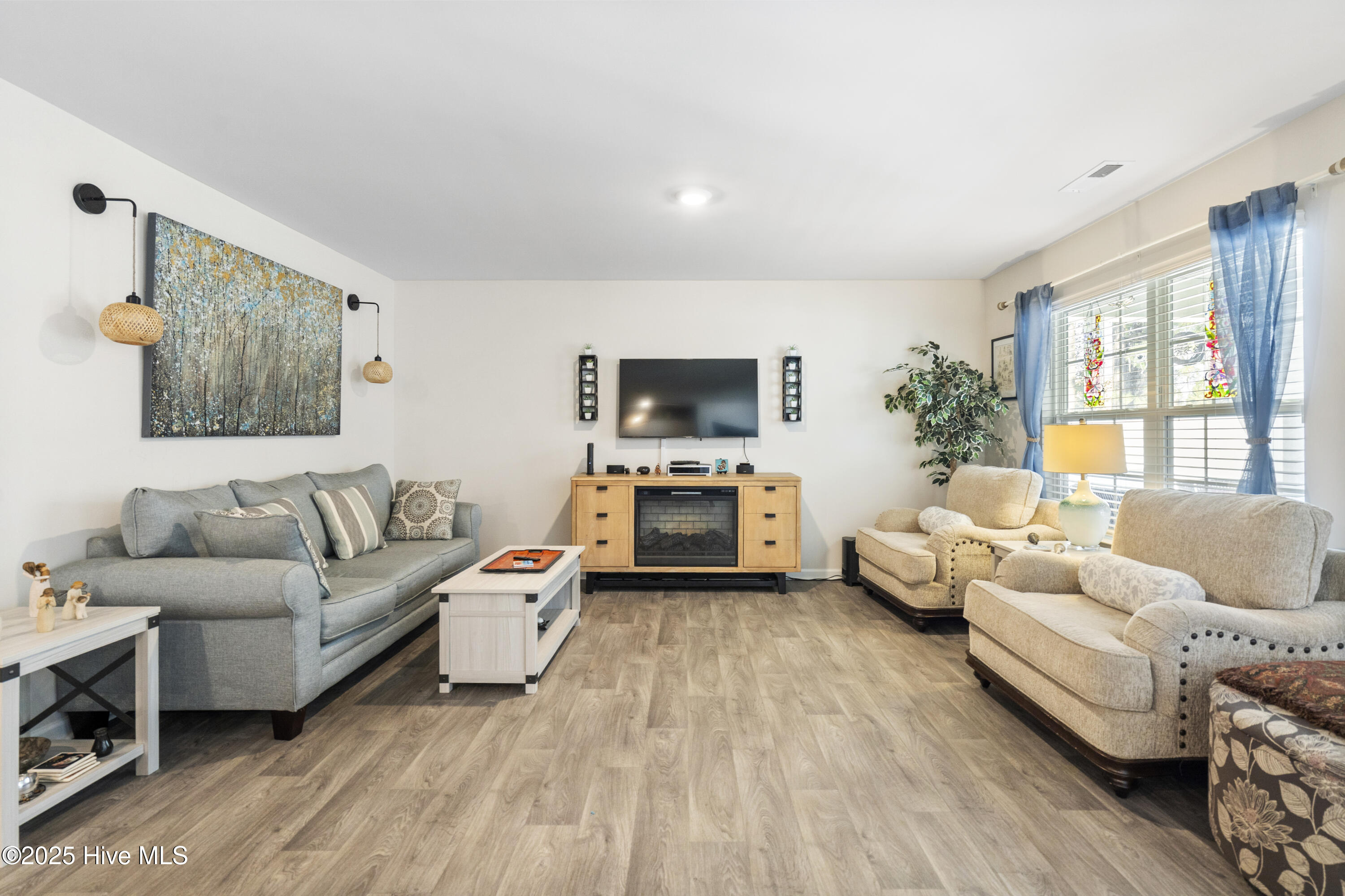 403 Stratton Place Washington, NC 27889 - Photo 10 of 23 403 Stratton Pl. Living Area