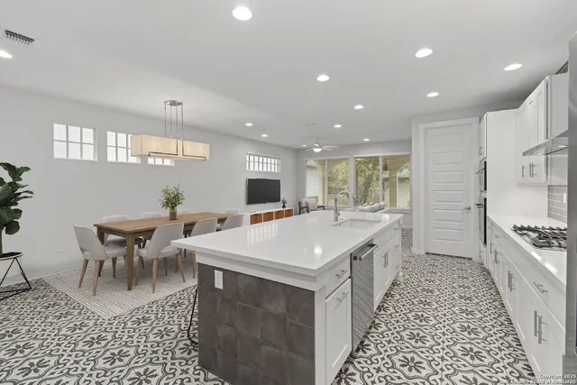 $3,800 | 350 East Olmos Drive, San Antonio, TX 78212