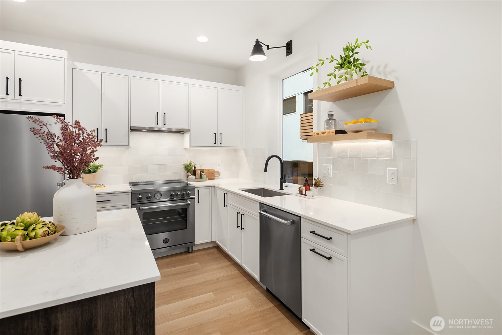 4008 Midvale Avenue North, Unit A Seattle, WA 98103 - Photo 12 of 35