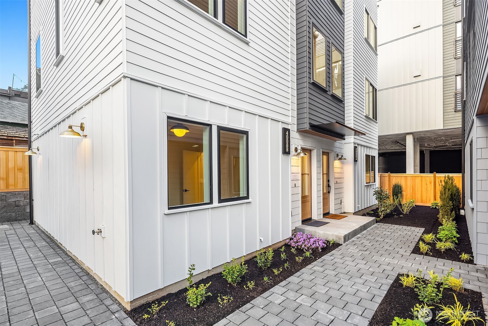 4008 Midvale Avenue North, Unit A Seattle, WA 98103 - Photo 3 of 35