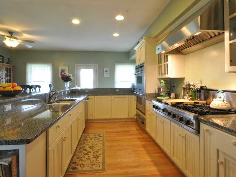 632 Corn Neck Road Block Island, RI 02807 - Photo 5 of 21 Kitchen.