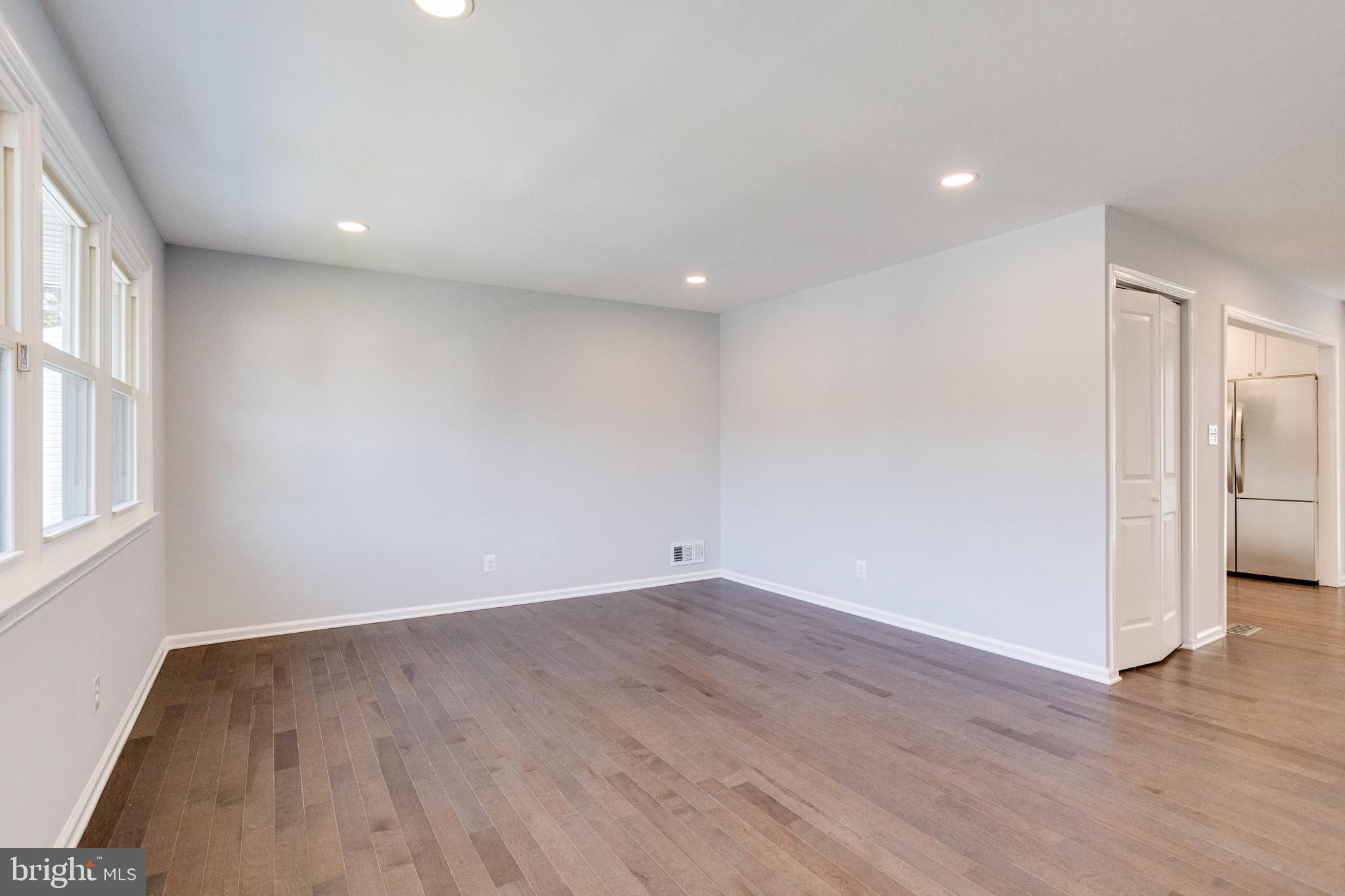 8913 Maplebrook Road Randallstown, MD 21133 - Photo 4 of 67 Bright Living Room