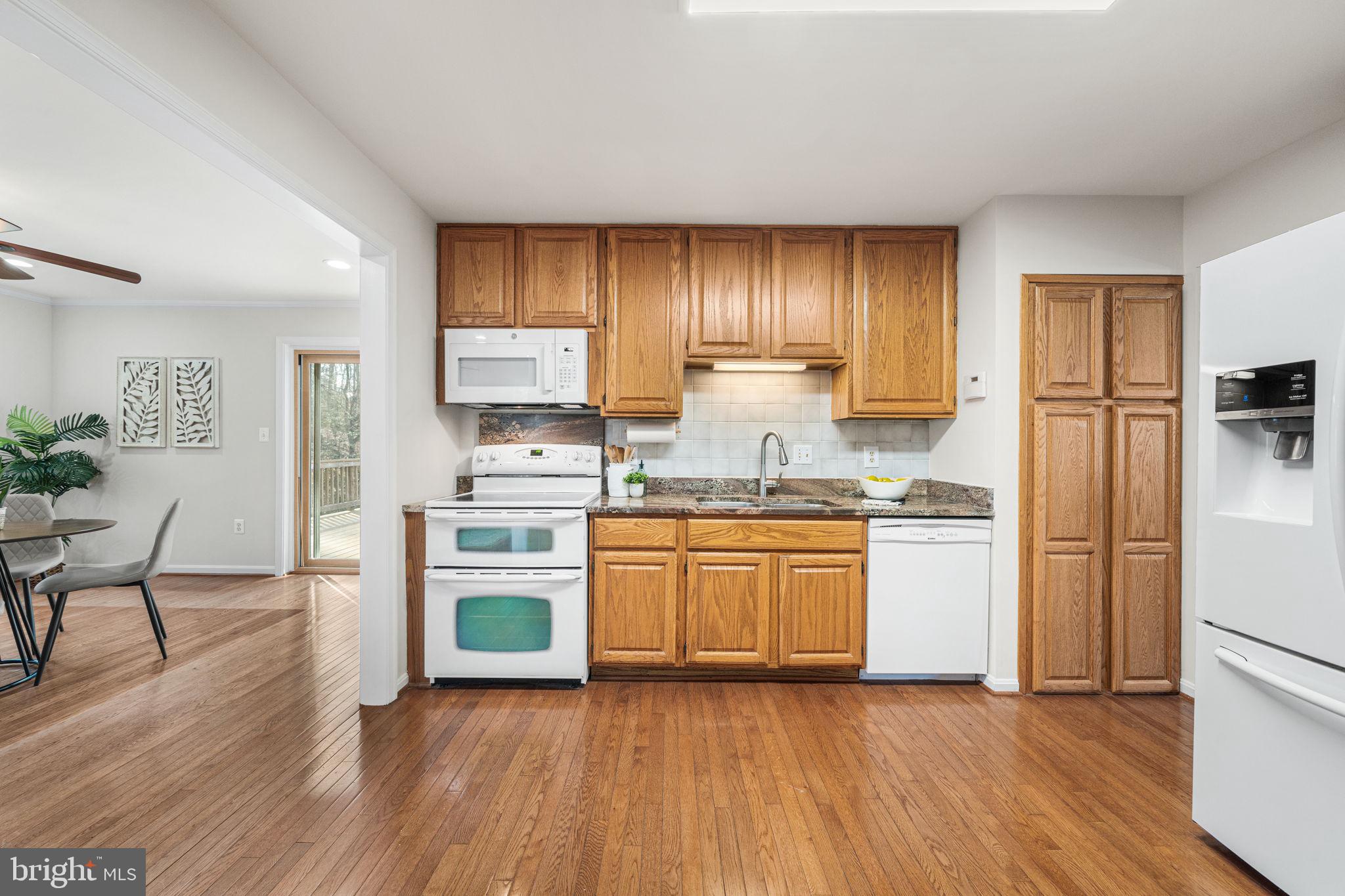 7630 Chancellor Way Springfield, VA 22153 - Photo 27 of 73 Ample Oak Cabinets
