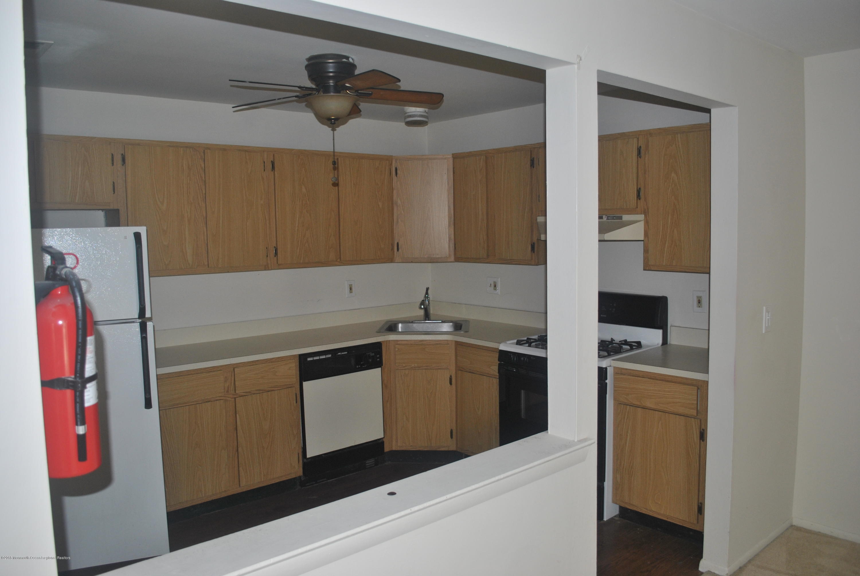 504-7 Harding Road Freehold, NJ 07728 - Photo 4 of 14 DSC_1252