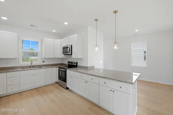 $329,500 | 706 West Hayes Street, Burgaw, NC 28425