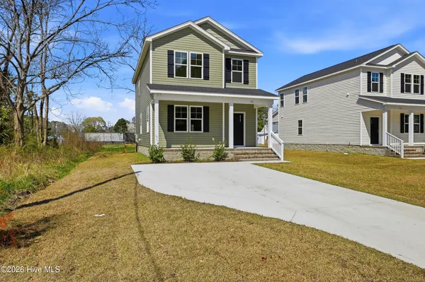 $329,500 | 706 West Hayes Street, Burgaw, NC 28425