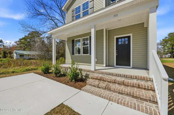 $329,500 | 706 West Hayes Street, Burgaw, NC 28425