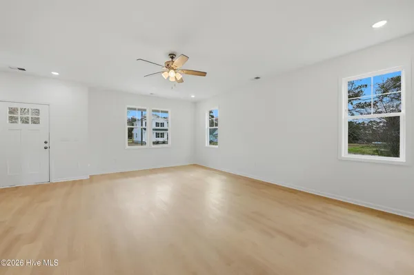 $329,500 | 706 West Hayes Street, Burgaw, NC 28425