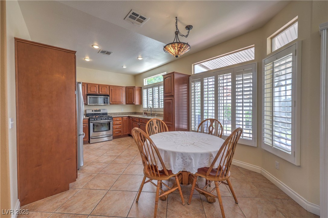 8325 Alta Drive Las Vegas, NV 89145 - Photo 10 of 31 Breakfast nook