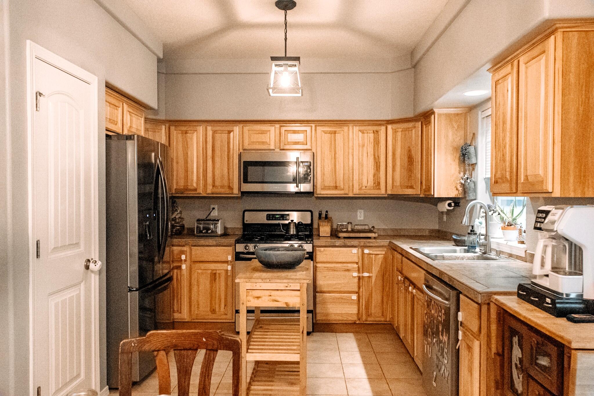 20177 Lora Lane Bend, OR 97702 - Photo 7 of 28 Kitchen