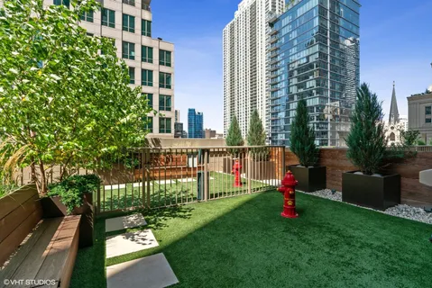$1,375,000 | 21 East Huron Street, Unit 2803, Chicago, IL 60611