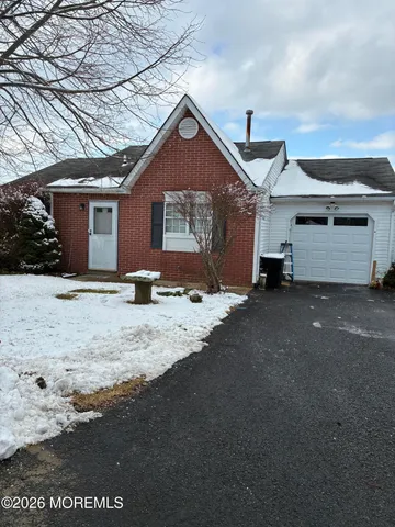 $2,400 | 43 Jaffreyton Close, Freehold, NJ 07728