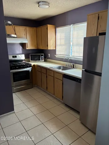 $2,400 | 43 Jaffreyton Close, Freehold, NJ 07728