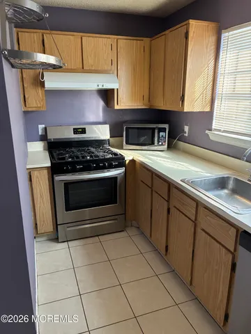 $2,400 | 43 Jaffreyton Close, Freehold, NJ 07728