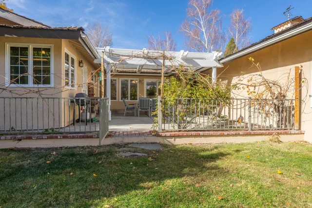 a view of a house with backyard and porch