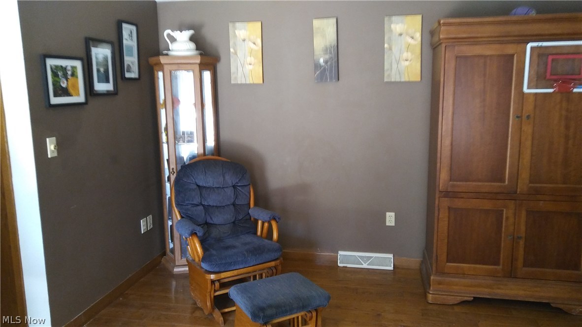 3976 Leewood Road Stow, OH 44224 - Photo 14 of 34 Master bedroom suite with hard wood floors. Room for extra furniture.
