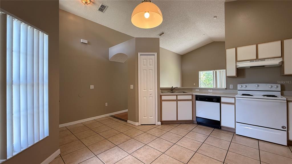 2406 Violet Court Kissimmee, FL 34758 - Photo 10 of 35