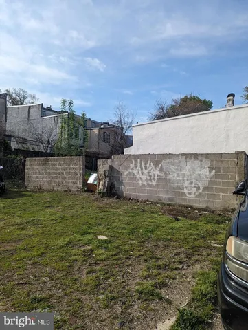 a bird view of a house with a yard