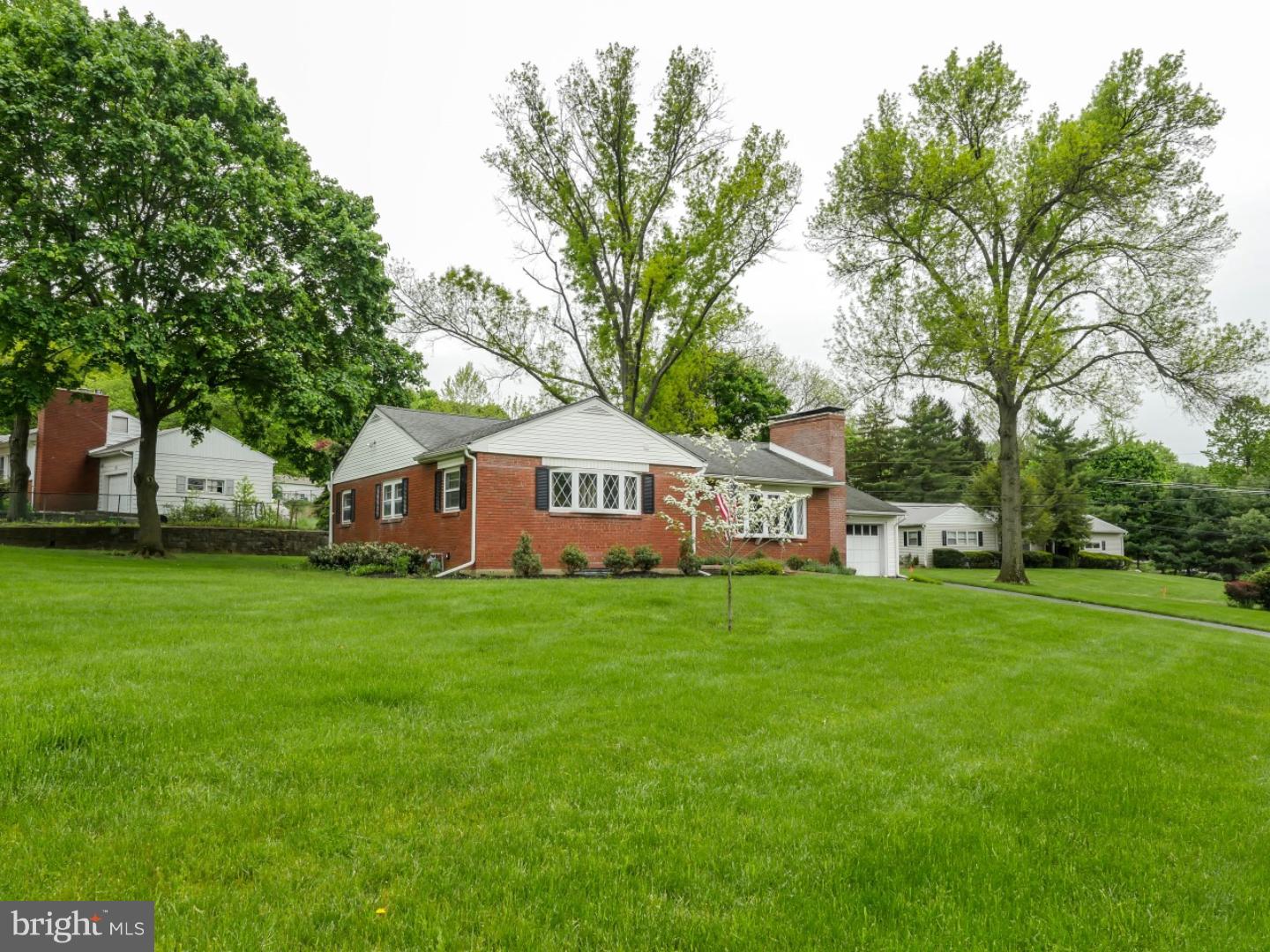 760 Sycamore Way Wayne, PA 19087 - Photo 2 of 25 Gallery Image 2