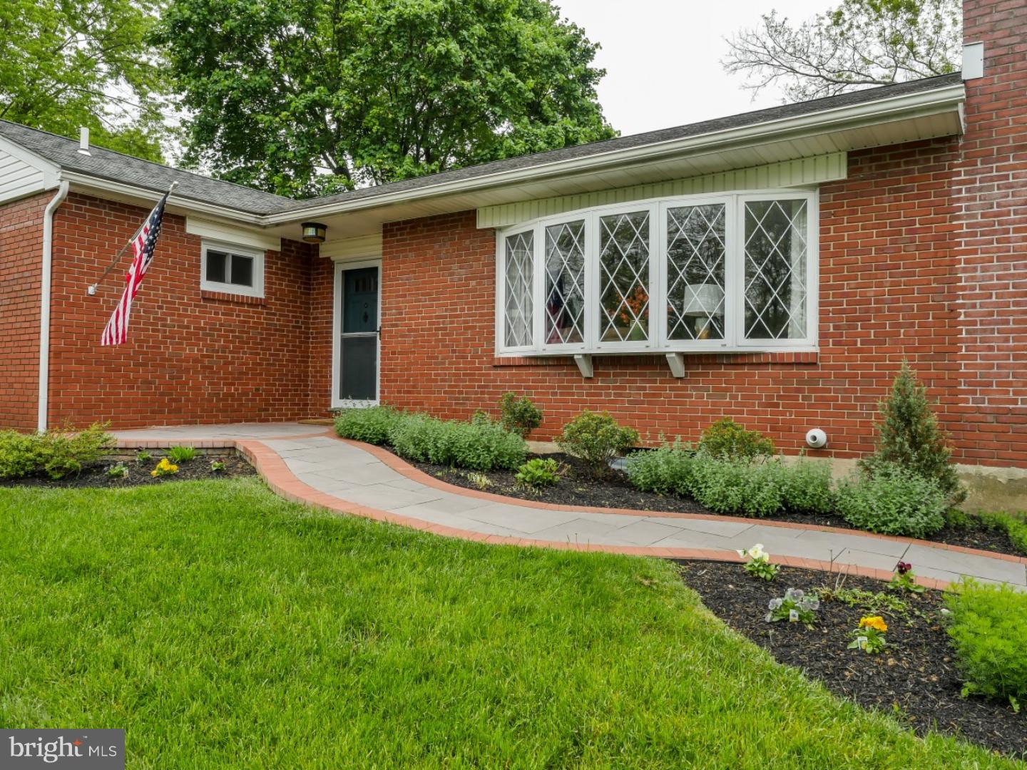 760 Sycamore Way Wayne, PA 19087 - Photo 3 of 25 Gallery Image 3