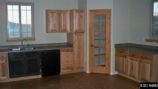 1240 Serpentine Road Reno, NV 89506 - Photo 5 of 13 a bathroom with a granite countertop sink and a mirror