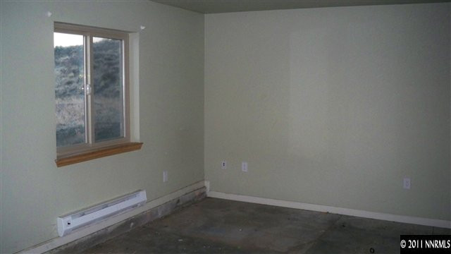 1240 Serpentine Road Reno, NV 89506 - Photo 9 of 13 an empty room with a window