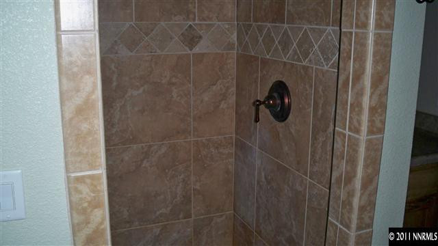 1240 Serpentine Road Reno, NV 89506 - Photo 10 of 13 a bathroom with a shower