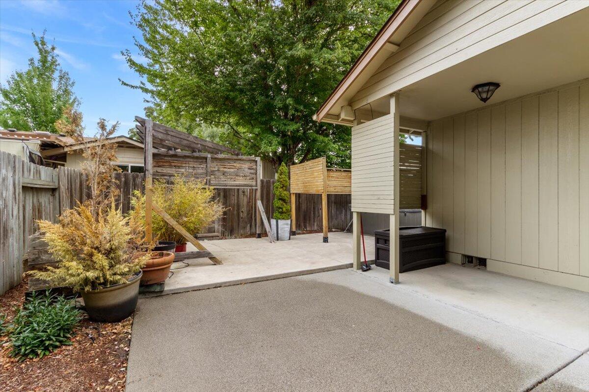 643 Southwest Leonard Street Grants Pass, OR 97526 - Photo 28 of 35 26 Backyard Covered Patio