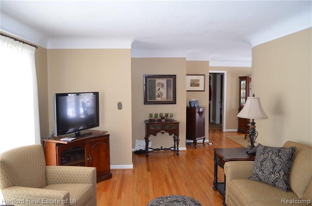 28158 Hawberry Road Farmington Hills, MI 48331 - Photo 8 of 33