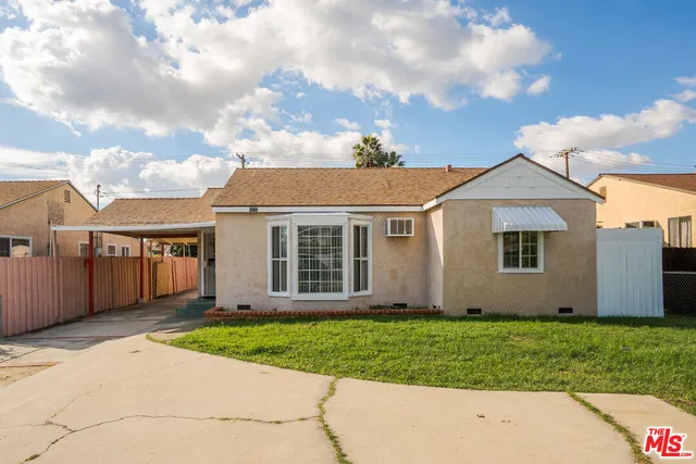 a view of house with backyard