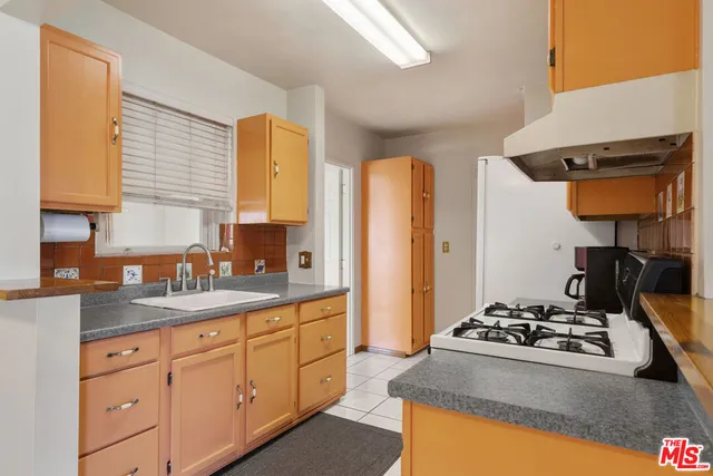 $875,000 | 1831 North Buena Vista Street, Burbank, CA 91505