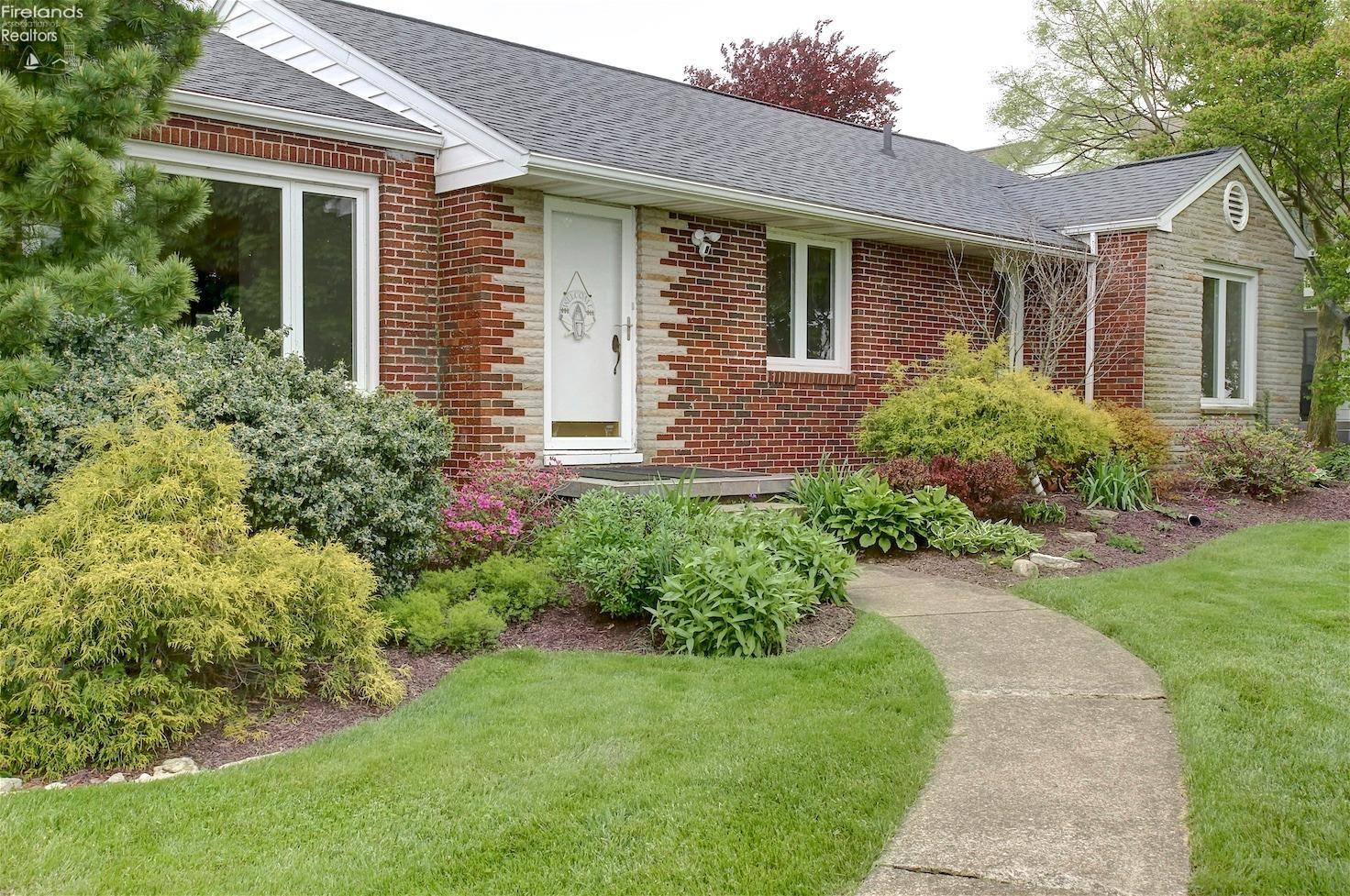 4464 East Cliff Road Port Clinton, OH 43452 - Photo 2 of 36 Gallery Image 2