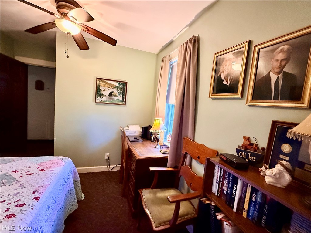 154 Taylor Road Barberton, OH 44203 - Photo 27 of 36 Secondary bedroom with furnishings and open door.